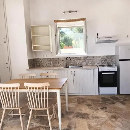 Elichrysos House بيت للعطل