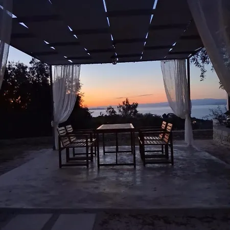 Holiday home Elichrysos House *